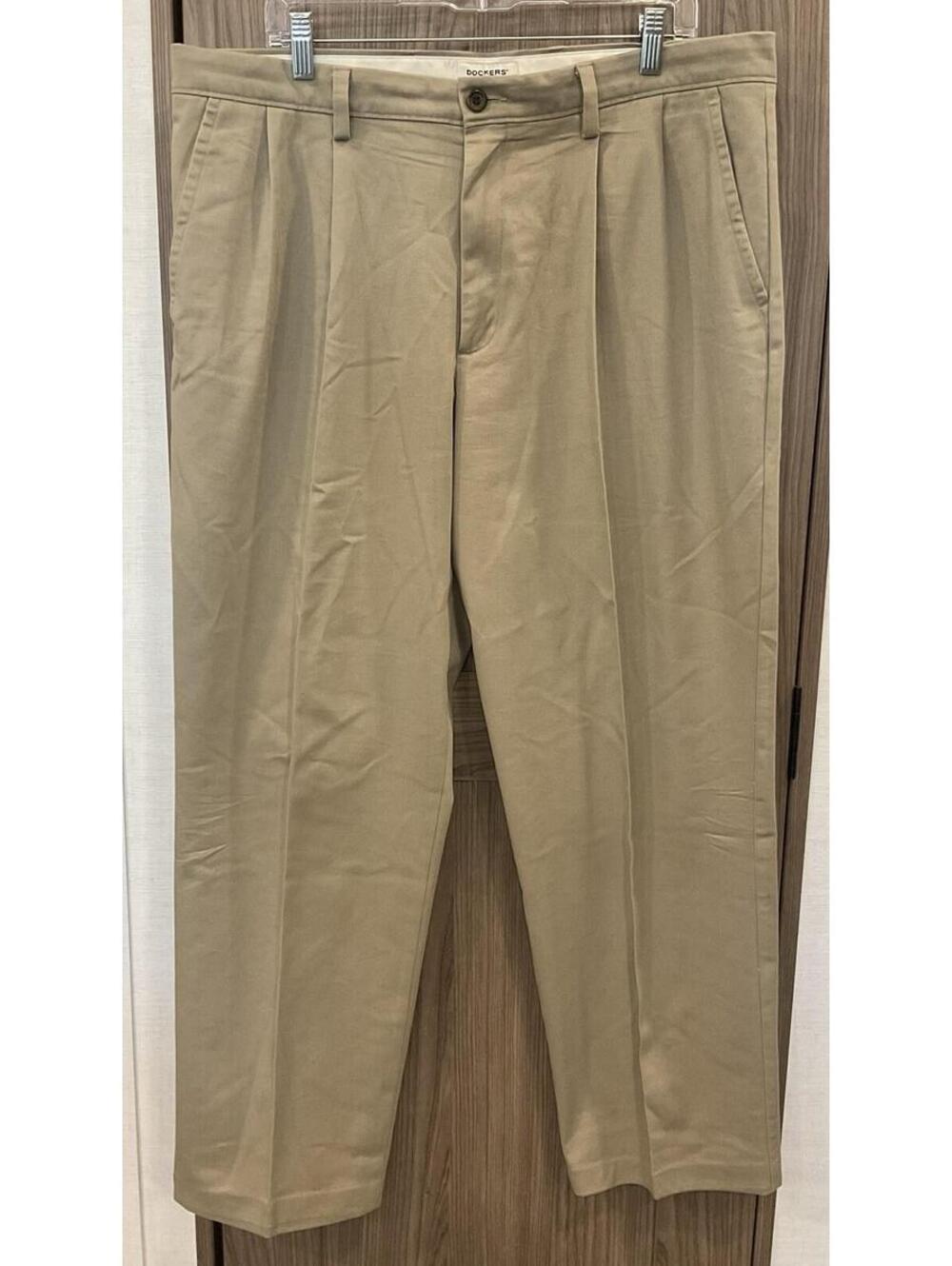 Dockers Classic Fit Mens Pleated Front Tan Dress Pants Size W38 L32